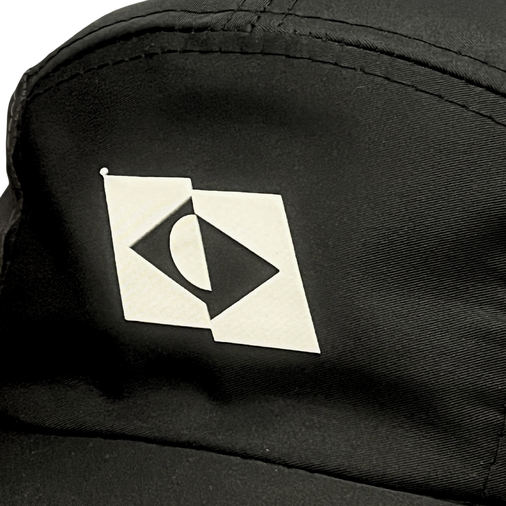 BONÉ FIVE PANEL COM ABA CURVA — BANDEIRINHA BRASIL